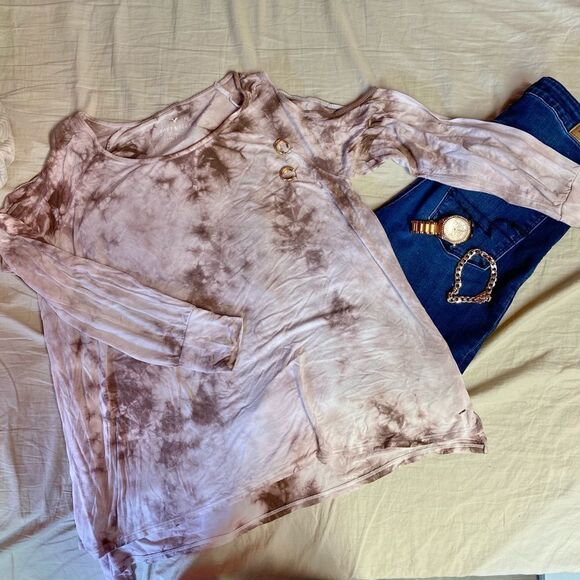 Soft and Sexy American Eagle Top - Picture 2 of 3